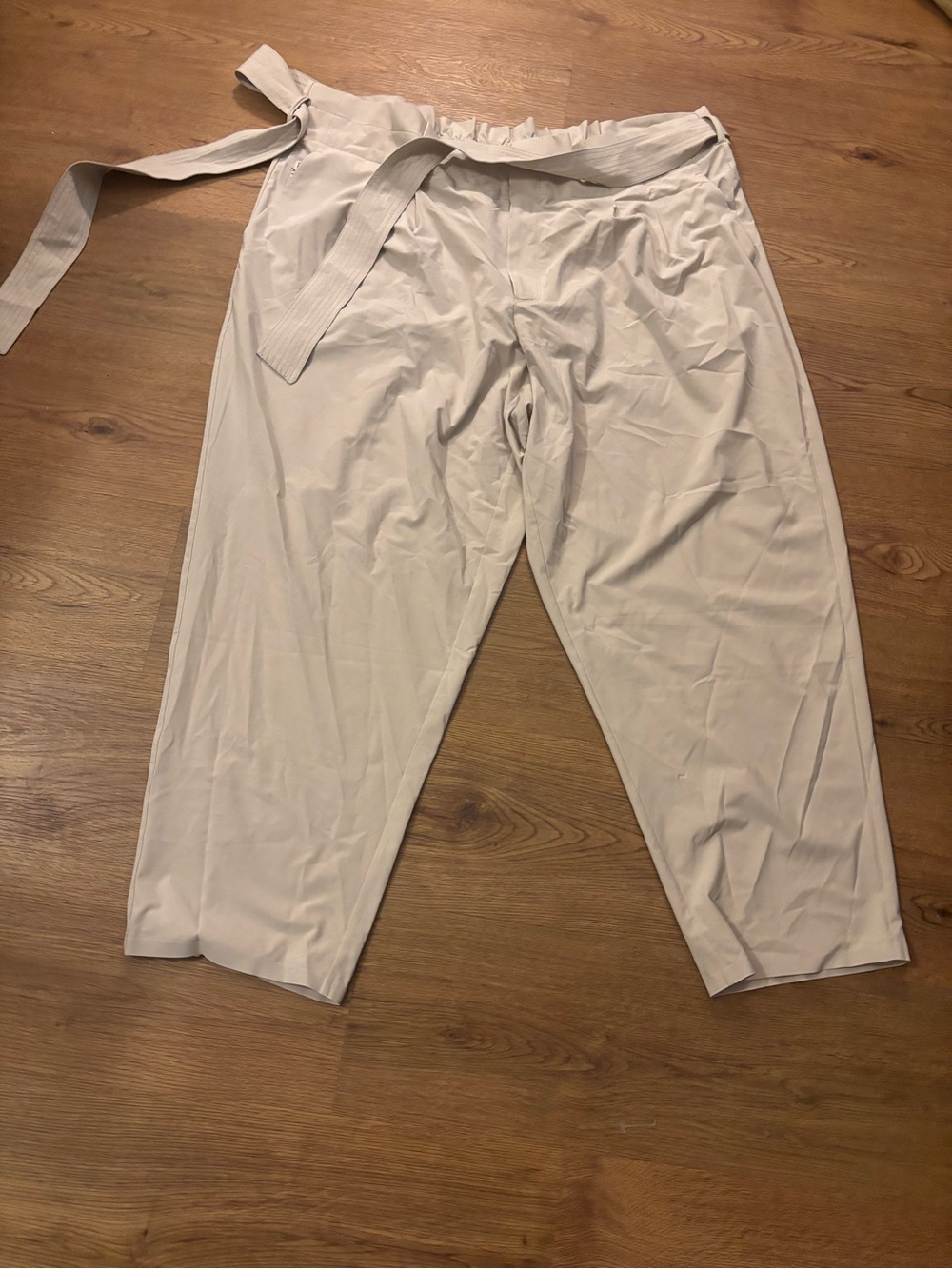Athleta Cropped Light Beige Pants with Waist Tie